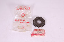 Load image into Gallery viewer, 1971 KAWASAKI F6 125 NOS OEM  OUTPUT SHAFT 3RD GEAR 13133-022