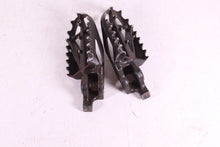 Load image into Gallery viewer, 2005-2008 KAWASAKI KX250F FOOT PEGS - KX250 KX450F KLX450