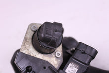 Load image into Gallery viewer, 2006 HARLEY FLHTCUI ULTRA CLASSIC ELECTRA GLIDE THROTTLE BODY WITH INJECTORS