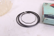 Load image into Gallery viewer, 1973-1975 YAMAHA RD250 NOS OEM PISTON RINGS 361-11610-12