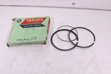 Load image into Gallery viewer, 1974-1976 YAMAHA RD200 NOS OEM STD PISTON RINGS 397-11610-02