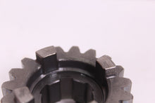 Load image into Gallery viewer, 1995 HONDA CR500 CR 500 TRANSMISSION COUNTERSHAFT 5TH GEAR 19 TOOTH / TRANNY